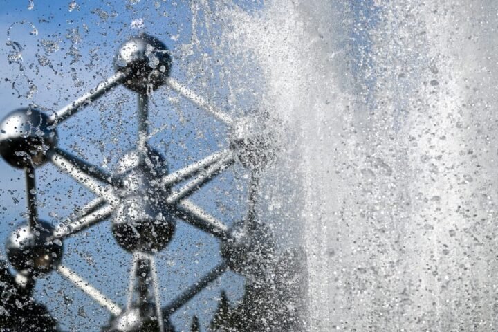 Brussels' Atomium closes early due to excessive heat levels