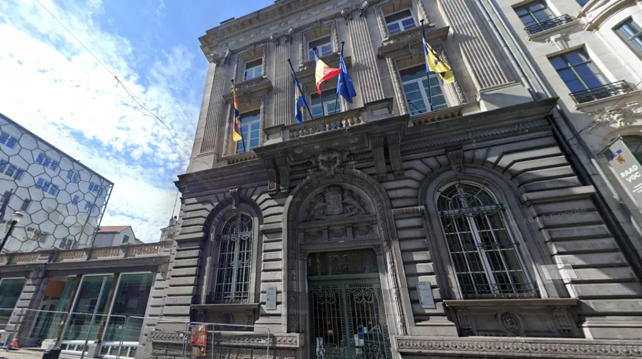 Brussels Parliament reduces MP salaries and increases taxes to save €26.5 million