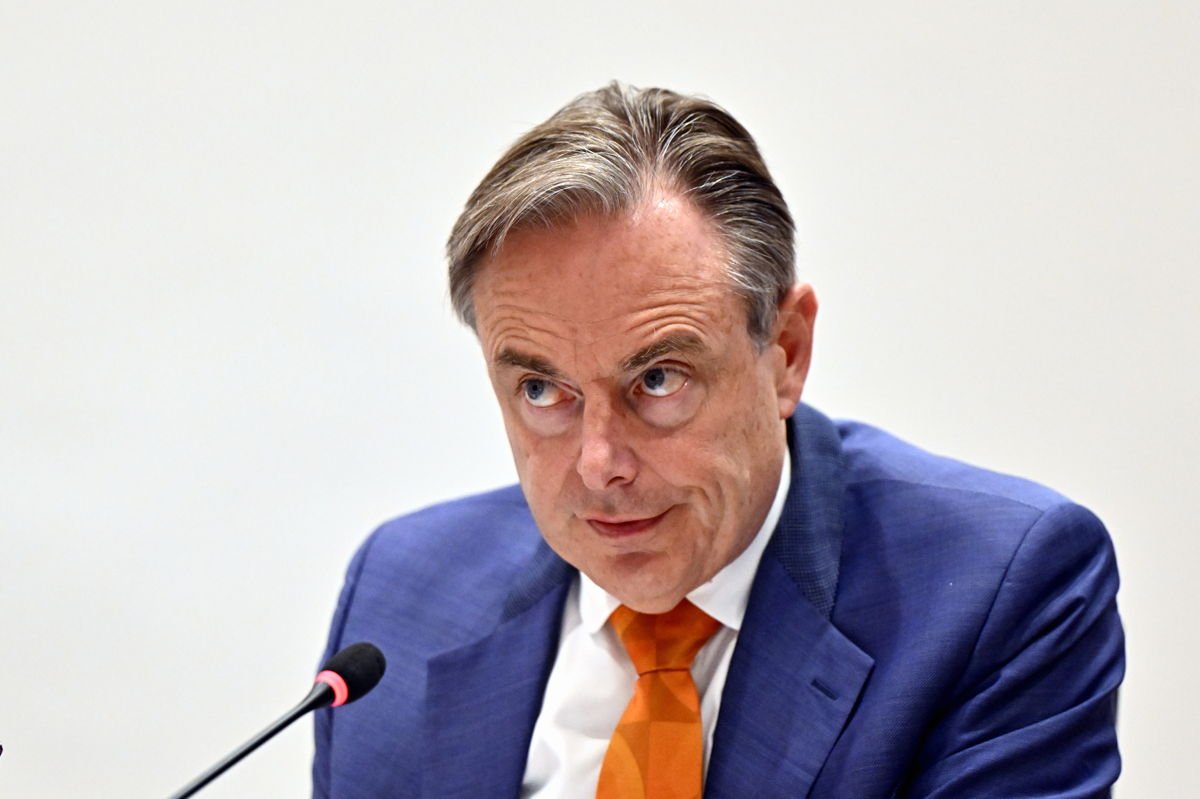 De Wever urges summer agreement before budget discussions as Van den Bossche criticizes Brussels PS