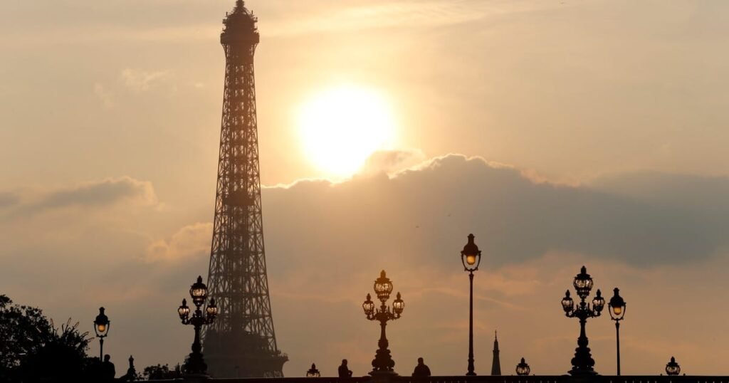 Eiffel Tower observation deck closed due to extreme heat
Brussels Atomium closes early due to excessive temperatures