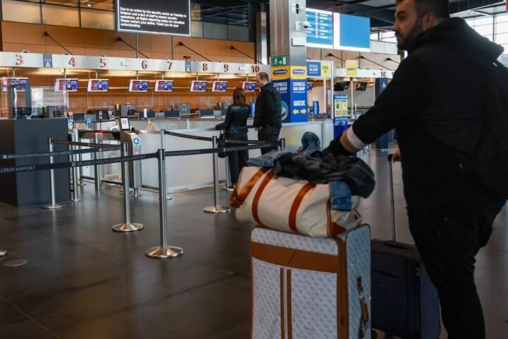 EU relaxes airport security check regulations amid scanner confusion
