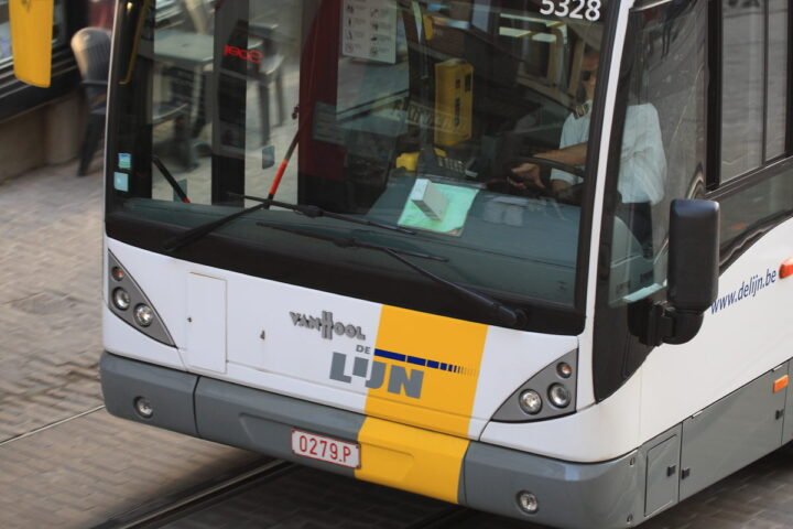 Flemish Parliament urges De Lijn to create standardized traffic fine system as Belgium plans 11 new F-35s