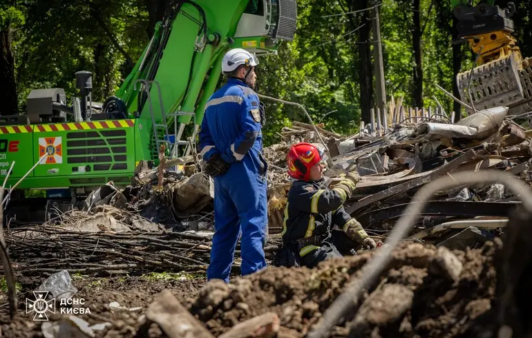 Hundreds of buildings in Kyiv left without hot water after overnight drone attack