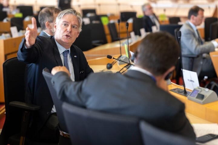 Keffiyeh debate: Palestine symbol's potential ban in EU Parliament