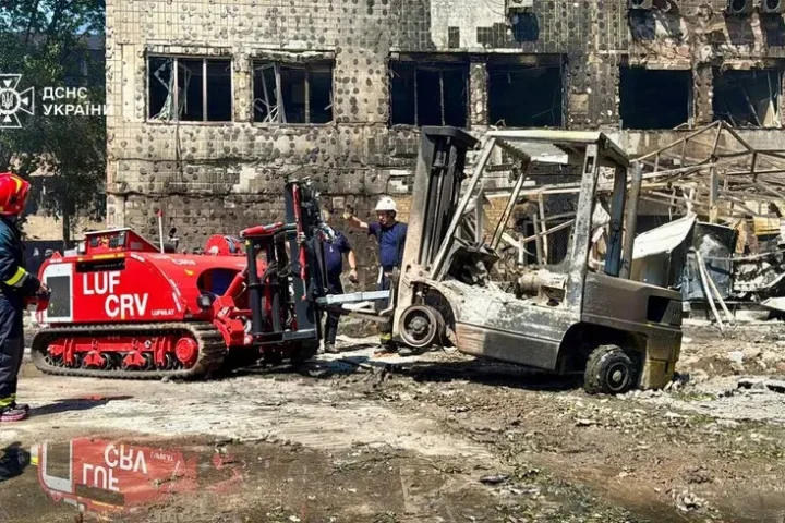 Rescue team finds body under rubble in Kyiv