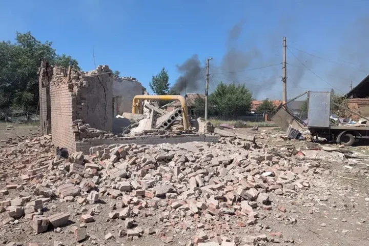 Russia launches mass shelling on two cities in Donetsk region, eight killed