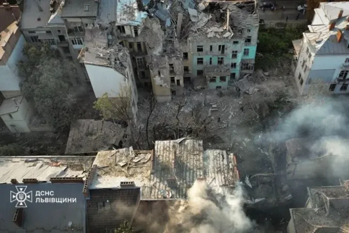 Strikes by Shaheds in Lviv ignite fire in city district, says Sadovy