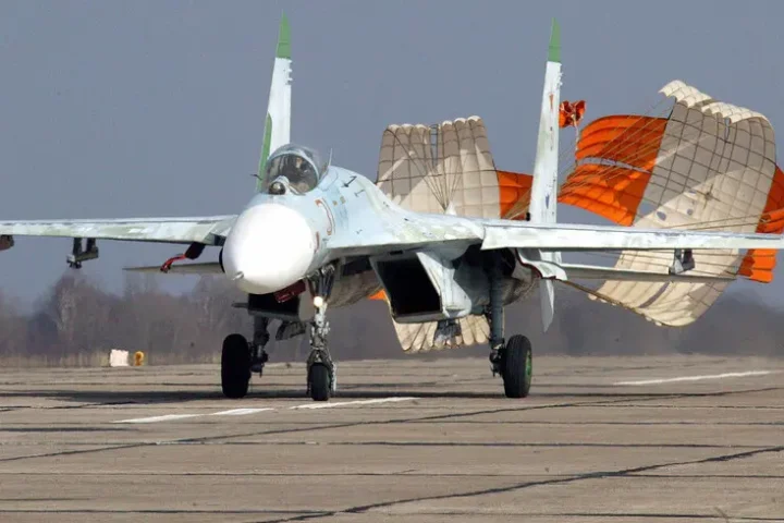 Su-27 fighter jet crashes in Russia