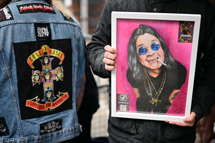 Thousands pay tribute to Ozzy Osbourne in Birmingham