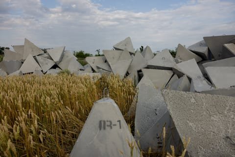 Ukraine upgrades frontline fortifications to counter Russian advances