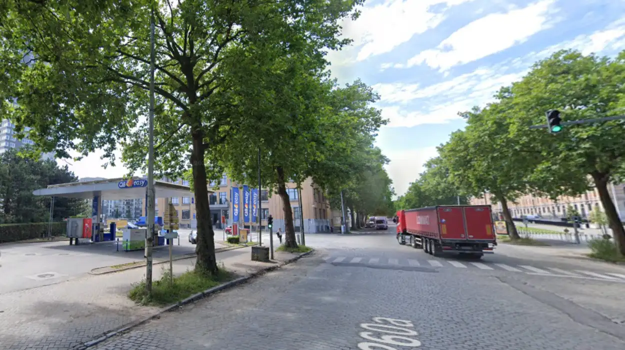 33-year-old man stabbed three times near Tour & Taxis in Brussels