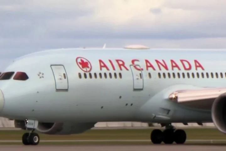 Air Canada strike escalates: tens of thousands of passengers stranded amid labor dispute