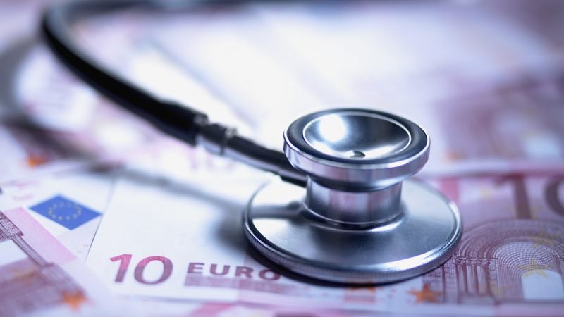Bulgarian doctors criticize government for mismanagement of EU Recovery Plan healthcare funds