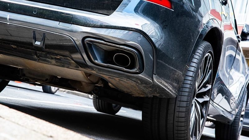 Carmakers warn of feasibility issues regarding EU's strict emissions targets amid geopolitical shifts