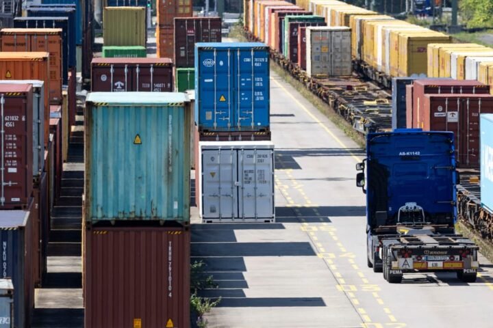 EU and US unveil framework trade agreement, addressing tariffs and collaboration on automotive standards
