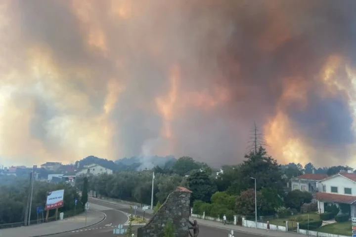 Five villages evacuated in Pedrógão Grande as wildfires escalate