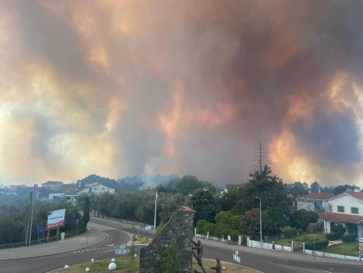 Five villages evacuated in Pedrógão Grande as wildfires escalate