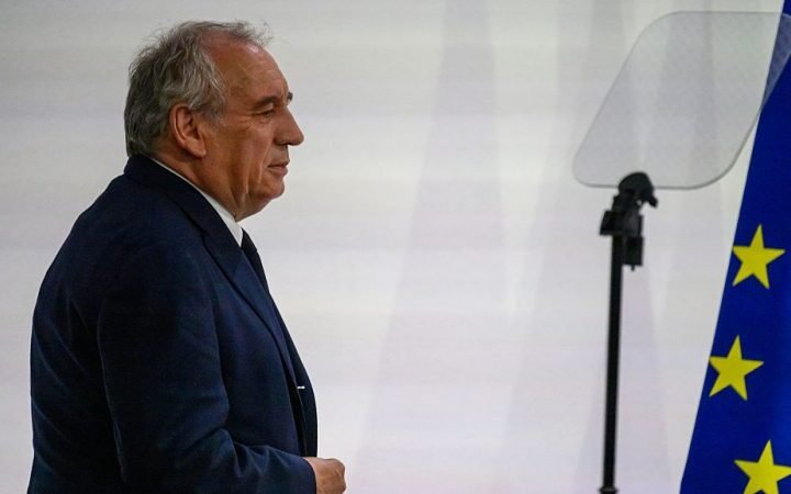 French stocks decline amid political turmoil following Bayrou's unexpected confidence vote