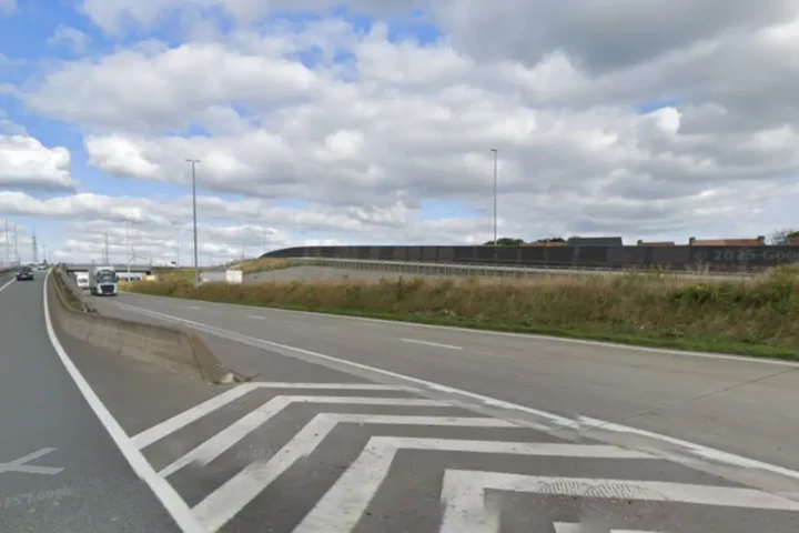 Gas leak on R4 in Ghent leads to road closure in both directions