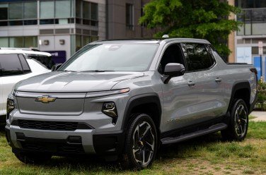 GM sets new record with Chevy Silverado EV driving 1,059.2 miles on a single charge