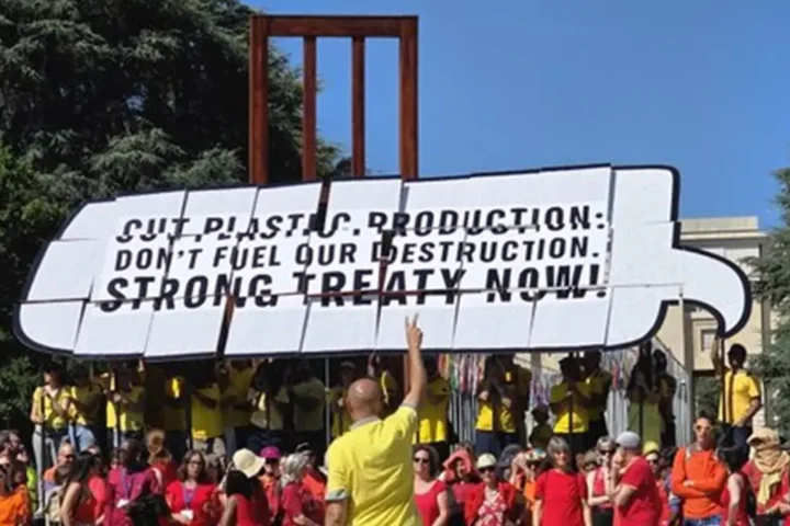 Greenpeace demands binding treaty for substantial plastic reduction at UN talks in Geneva