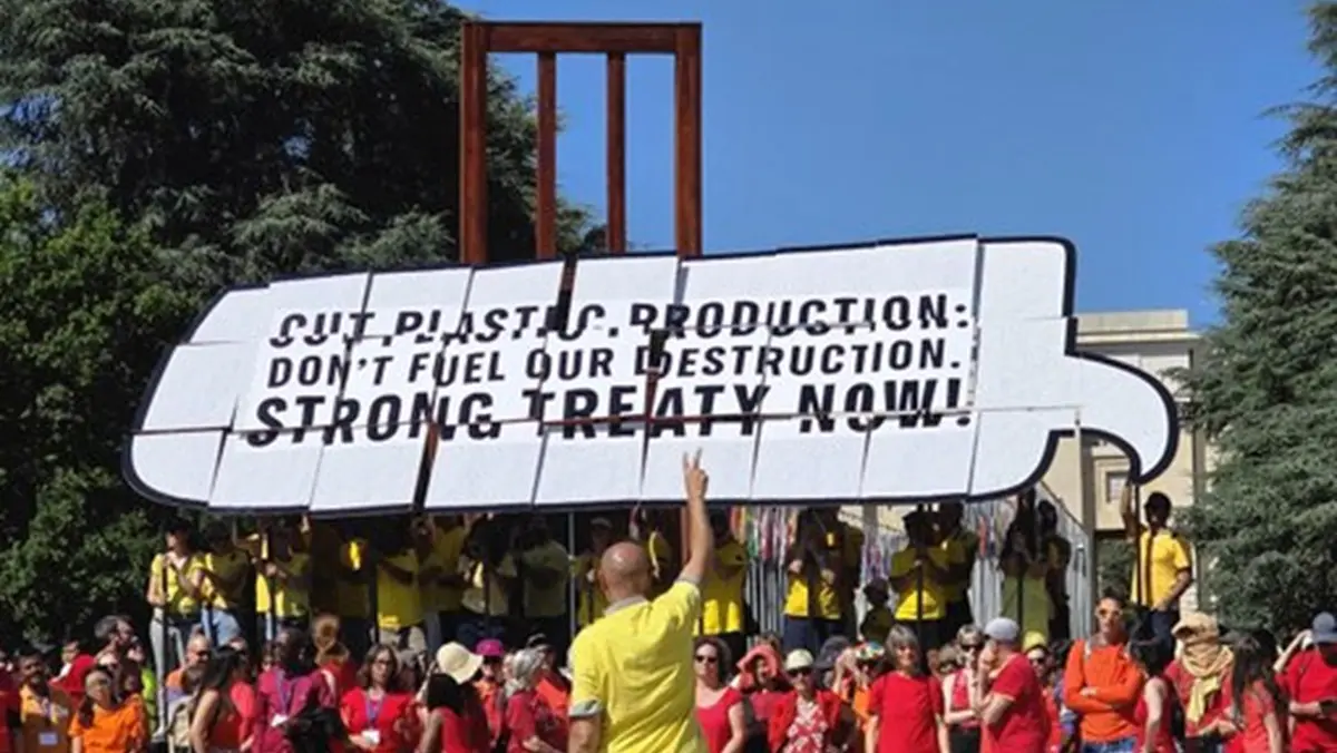 Greenpeace demands binding treaty for substantial plastic reduction at UN talks in Geneva