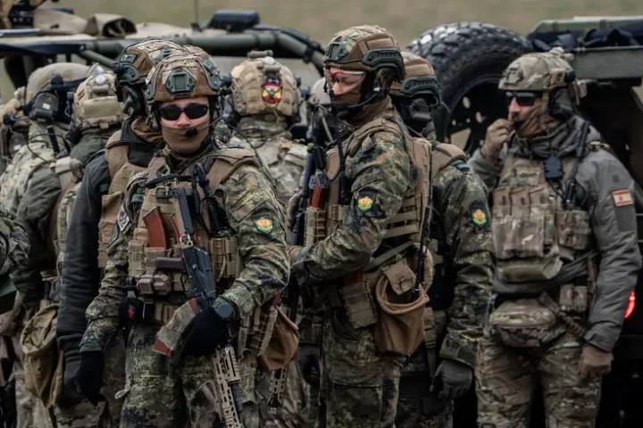 How to contain Putin? Politico explores deadlock on Ukraine's security guarantees