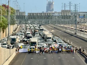 Israeli families claim Netanyahu is hindering ceasefire negotiations in Gaza