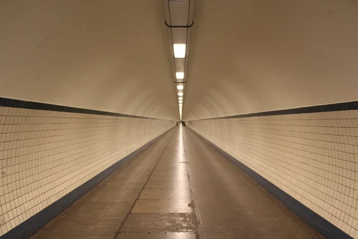 Lantis prepares to refloat Antwerp's 60,000-ton 4th Scheldt Tunnel section