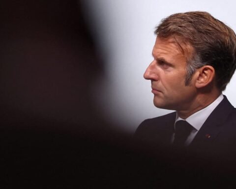 Macron warns Putin risks being manipulated by Trump without Zelenskyy meeting