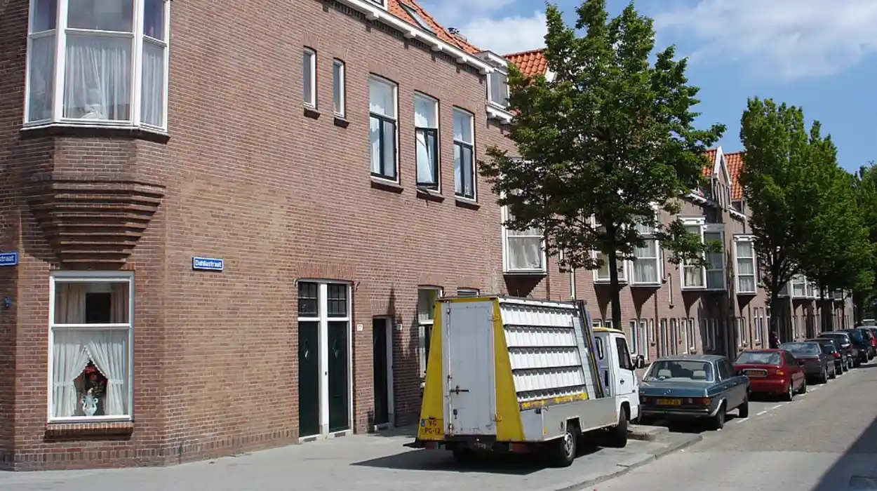 Mechelen begins renovation of Dahliastraat, expected to enhance safety and green spaces by 2026