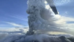 Multiple volcanoes in Kamchatka Peninsula show unusual eruptive activity