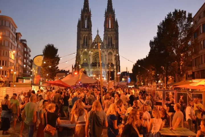 Paulusfeesten in Ostend attracts large crowds amid financial uncertainties