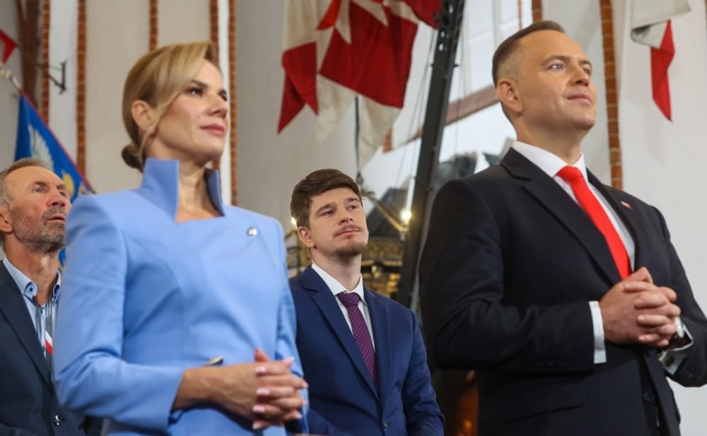 Poland's new president stresses sovereignty and critiques EU dominance