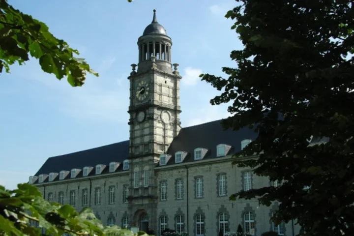 Principal of Het Klaverbos in Hemiksem will not return as tensions persist