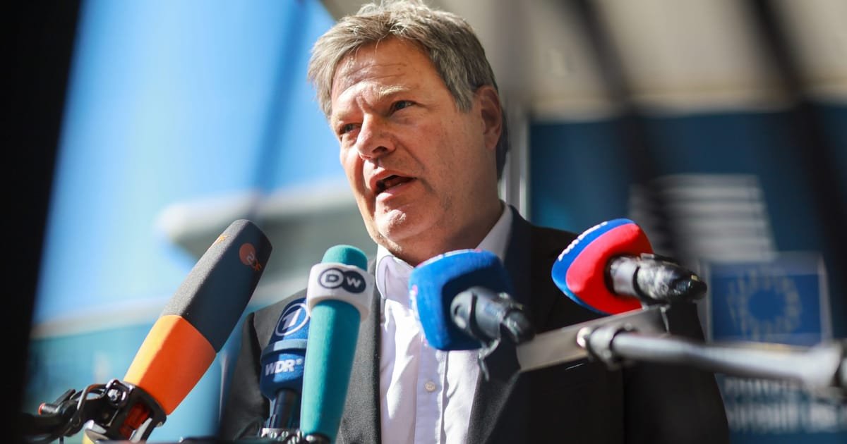 Robert Habeck resigns from politics after coalition collapse in Germany