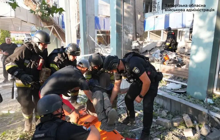 Russian airstrikes on Zaporizhzhia lead to 12 casualties, rescue efforts ongoing