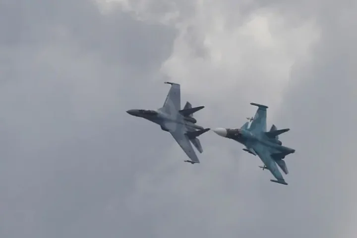Russian army strikes bridge area in Kherson with air bomb again