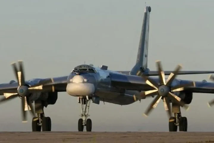 Russian bombers conduct patrol over neutral Barents Sea amid ongoing military operations