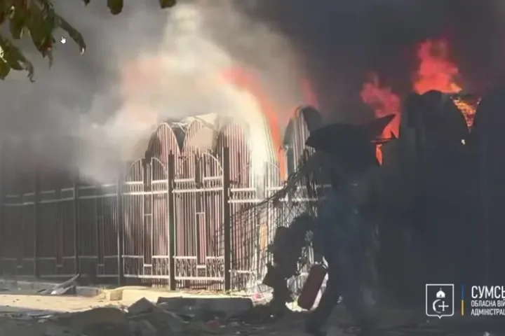 Russian forces strike central Sumy, igniting fire in targeted market area