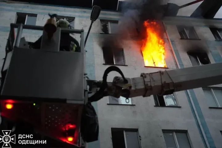 Shahedi attack Odessa, causing large fires at radio market and dormitory