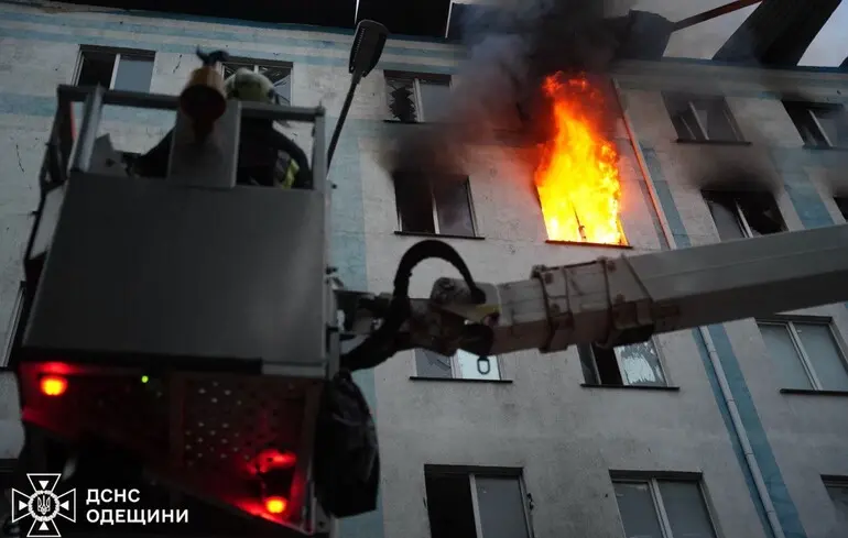 Shahedi attack Odessa, causing large fires at radio market and dormitory