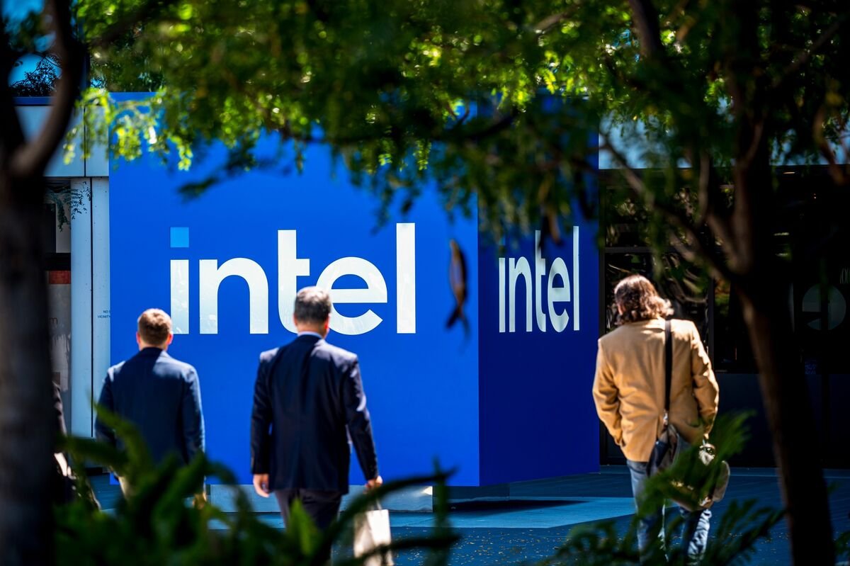 Trump administration considers 10% stake in Intel as SoftBank makes investment