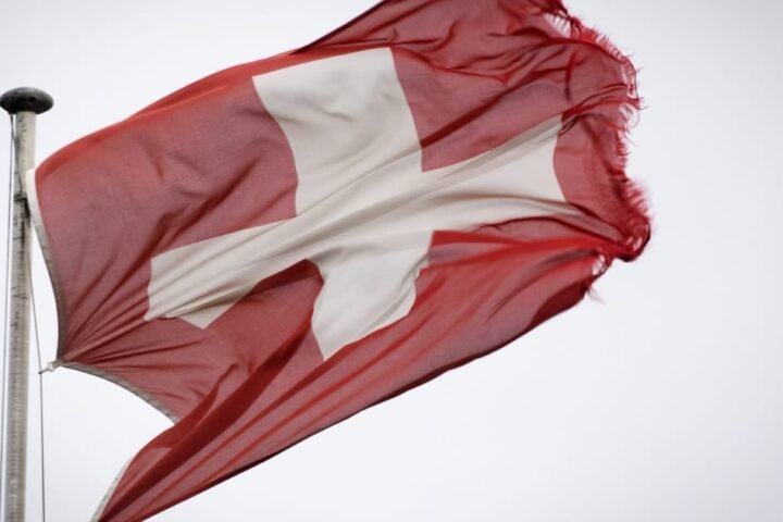 Trump urges Switzerland to pay 39 percent tariff during holiday season
