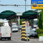 Ukrainian border guards monitor crossings of young men aged 18-22 years