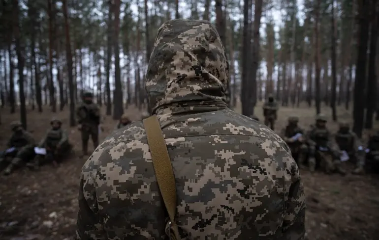 Ukrainian forces adopt new adaptive camouflage