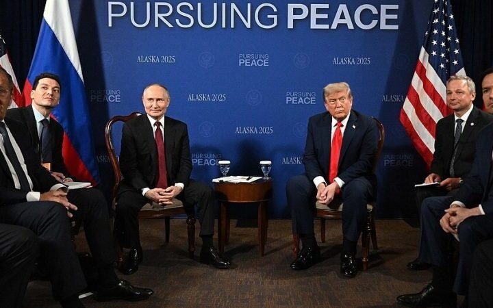 US warns Russia of possible sanctions amid conflicting messages on Ukraine negotiations