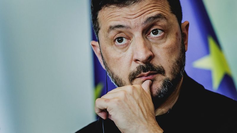 Zelenskyy insists on security guarantees before meeting Putin