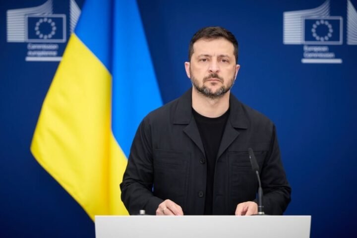 Zelenskyy returns to Oval Office seeking clarity on security guarantees amid ongoing negotiations