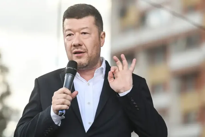 Okamura sets condition for government entry: review of Ukrainians’ residence permits